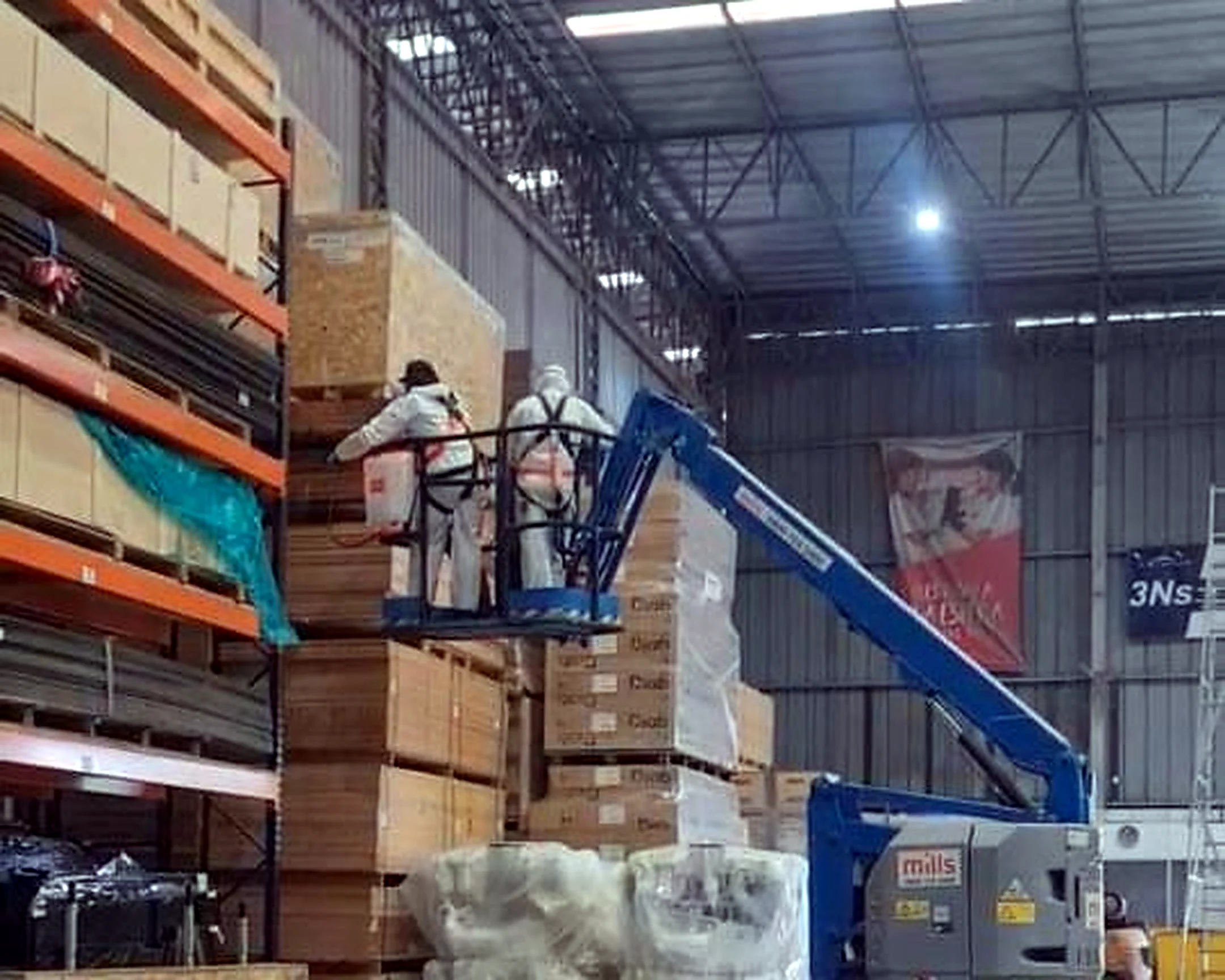 Dedetizacao em area de galpao de armazenamento