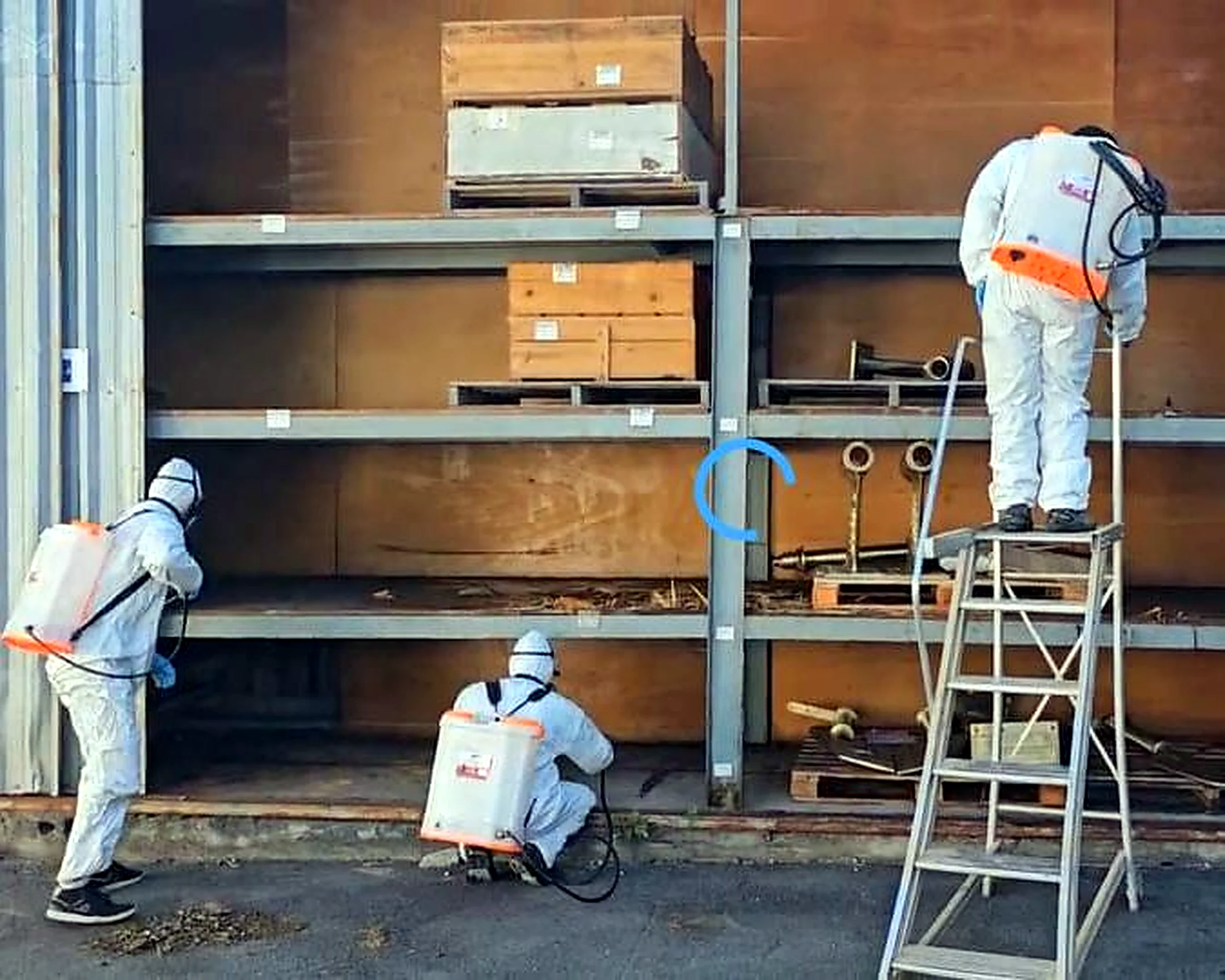 Dedetizacao realizada em galpao de marina nautica com equipe especializada